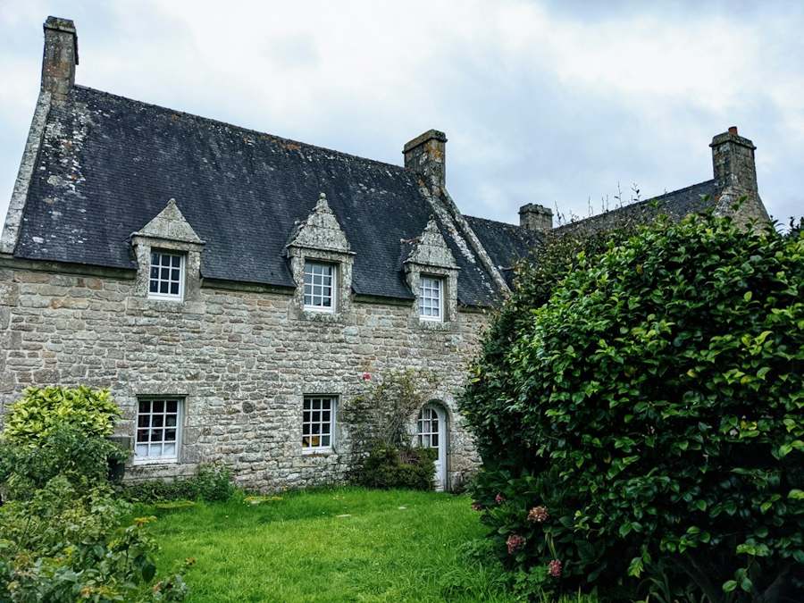 Longère en pierre avec toiture en ardoise